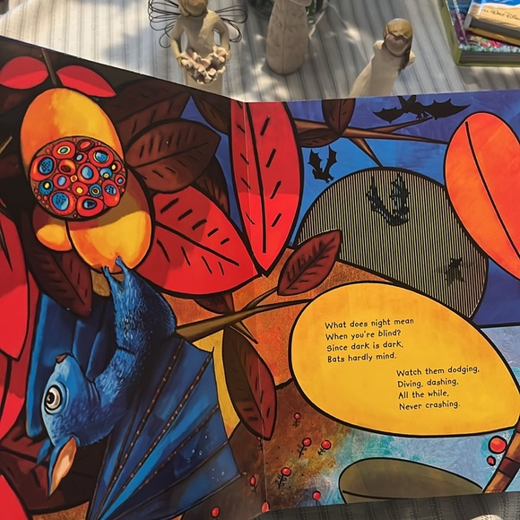 Lights Out, Night's Out: A Glow in the Dark Book (AniMotion) - Picture 11 of 17